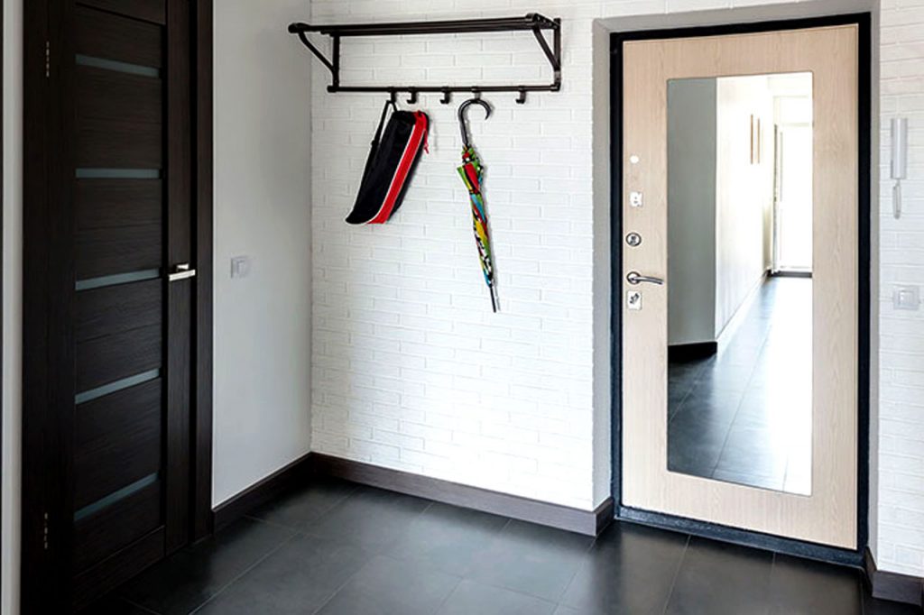 Входная дверь с зеркалом: практичность и элегантность для вашего дома