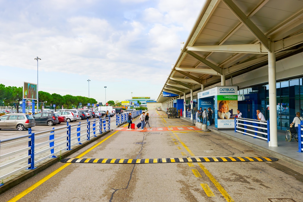 Удобный и безопасный трансфер из аэропорта Вероны: ваше путешествие начинается с комфорта