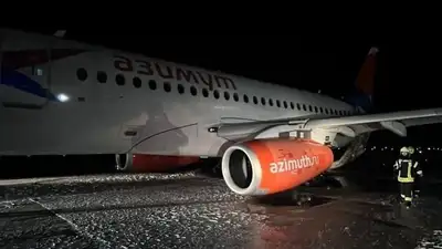 Видео тушения самолета Sukhoi Superjet показал турецкий спасатель