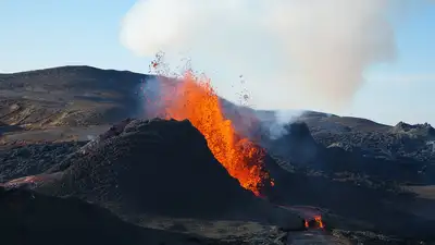 "Роскосмос" показал видео извержения вулкана на Камчатке